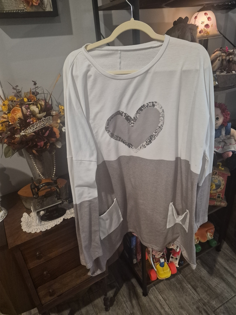 Two-Tone White and Light Gray Heart Pocket Top